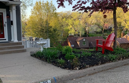 Davenport Casa | Village of east Davenport retreat
