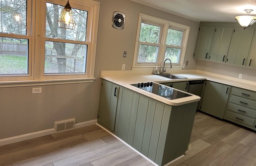 Manlius Casa | Village of Manlius, two bedrooms & private bathroom available in shared home