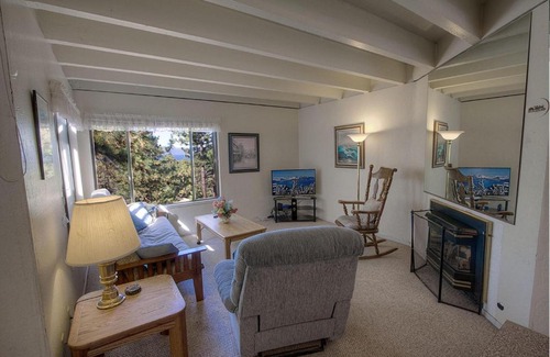Zephyr Cove Apartamento | Village Pleasure condo