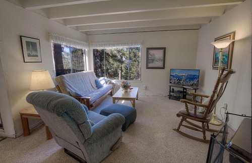 Zephyr Cove Apartamento | Village Pleasure condo