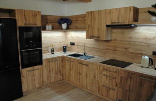 Ceske Budejovice 7 Apartamento | Village Premium Apartment by Český Krumlov - adults only