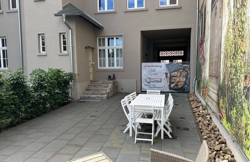 Burg Apartamento | VillaKrocker - Elbe cycle path meets wall artwork