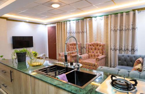 Eldoret Cama Y Desayuno | VillaromAfrica Staycations-Gold Suite