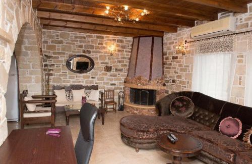 Kamilari Casa | Villas Alexandros Petrino