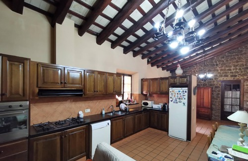 Llagostera Casa | VILLAS COSETTE MASÍA CAN TIBAU rodeada de bosques y campos