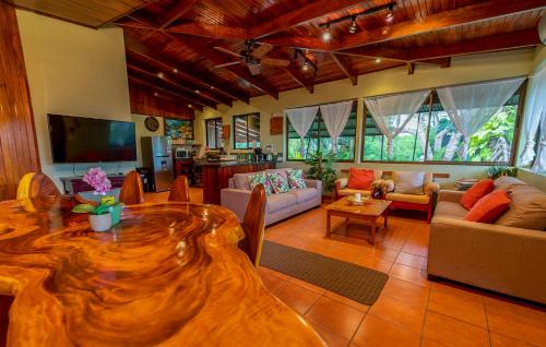 Manuel Antonio Cama Y Desayuno | Villas Oasis