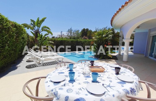 Peñíscola Chalet De Esquí | Villas con piscina y Jacuzzi privado, 2 dormitorios, barbacoa, Wifi