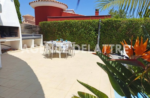 Peñíscola Chalet De Esquí | Villas con piscina y Jacuzzi privado, 2 dormitorios, barbacoa, Wifi
