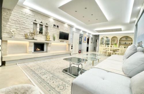 Vari-Voula-Vouliagmeni Apartamento | Villasonboard Vouliagmeni Penthouse Veranda Sea-view & beach
