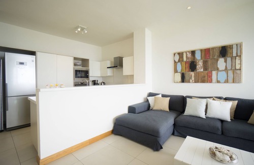 Wolmar Apartamento | Villasun Seafront Apartment at Cap Ouest