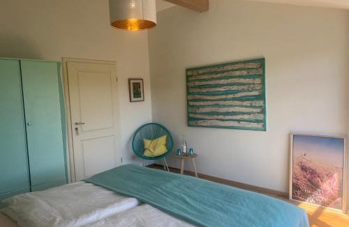 Oberdorla Casa | Villenzimmer mit eigenem Bad, Kunst und Aussicht