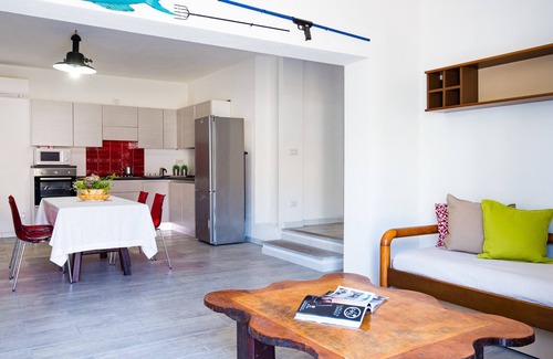 Pittulongu Chalet De Esquí | ViIletta Bianca: 7 huéspedes casa rural, wifi y jardín, playa 400mt.