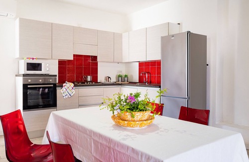 Pittulongu Chalet De Esquí | ViIletta Bianca: 7 huéspedes casa rural, wifi y jardín, playa 400mt.