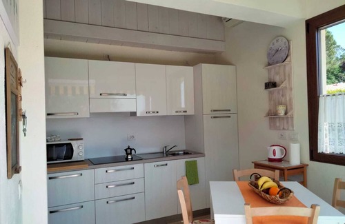 Calmasino Casa | Villetta Gelsomino, en Bardolino Calmasino villa en residencia con piscinas.