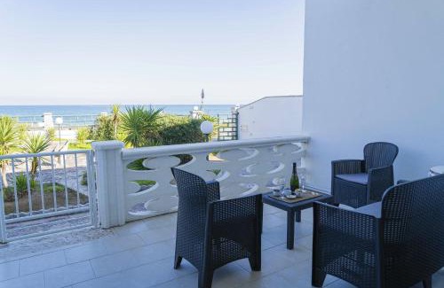 Torre Specchia Ruggeri Apartamento | Villetta Meraviglia With Garden Sea View - Happy Rentals