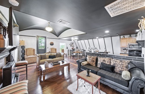 Brushy Creek Casa | Vincent's Luxury stay- 3-bedroom house in Cedar Park. Private secluded area.