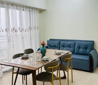 Kapitolyo Apartamento | Vincondotel Near BGC 3BR Fairlane