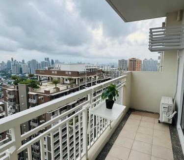 Kapitolyo Apartamento | Vincondotel Near BGC 3BR Fairlane