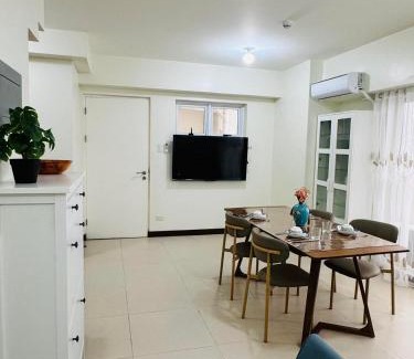 Kapitolyo Apartamento | Vincondotel Near BGC 3BR Fairlane