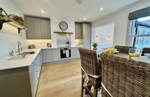 Stamford Casa | Vine Cottage, 3 Bedroom, Stamford Centre by Belmont Places