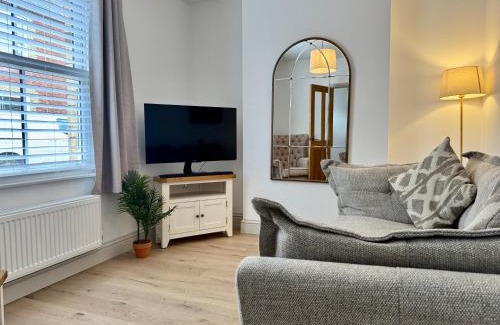 Stamford Casa | Vine Cottage, 3 Bedroom, Stamford Centre by Belmont Places