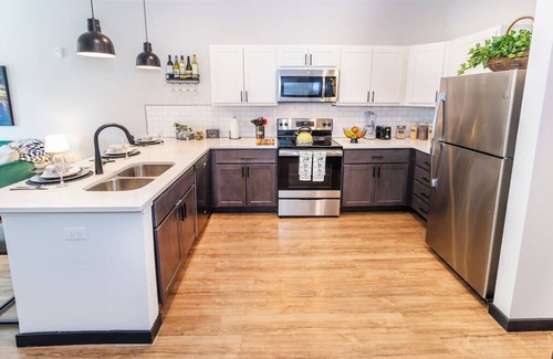 Evansville Apartamento | Vine · Downtown Apt w/Rooftop Yoga, W-Fi & Pet Friendly