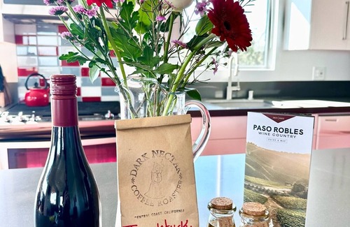 Templeton Cabaña | Vides y vistas cerca de Paso Robles. Nueva casa de diseño. Degustación gratuita de vinos.