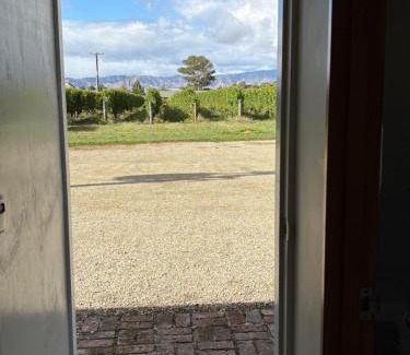 Renwick Cabina | Vineyard Cottage in Blenheim on the Golden Mile