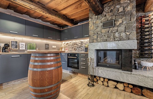 Semic Casa | Vineyard Cottage Lan On The Hill, Semič, Slovenia