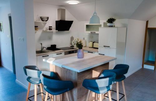 Gorenja Vas pri Smarjeti Apartamento | Vineyard cottage Radulja
