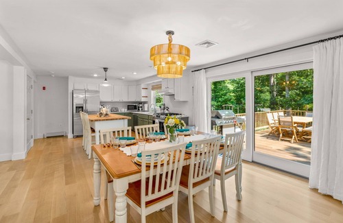 Tisbury Casa | Vineyard Haven House: Fire Pit, BeachNearby & Garden View