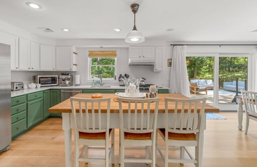 Tisbury Casa | Vineyard Haven House: Fire Pit, BeachNearby & Garden View