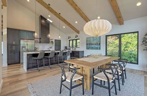 Hayesville Casa | Vineyard House "Casa Tra Le Vigne" - by Chatuge Home Concierge Lake access, firepit, ping pong