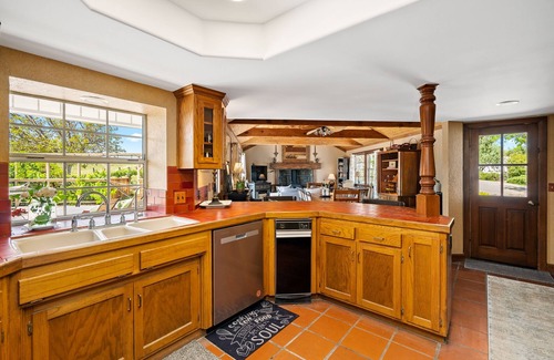 Templeton Casa | Vineyard Retreat in a Stunning Vineyard Setting and Views, Hot Tub, and More