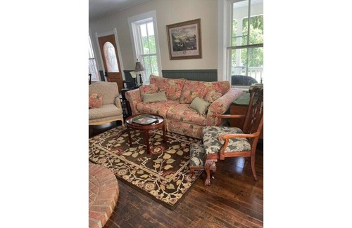 Suttons Bay Otro | Vineyard Views House & Guest House, Suttons Bay - close to Traverse City, Leland