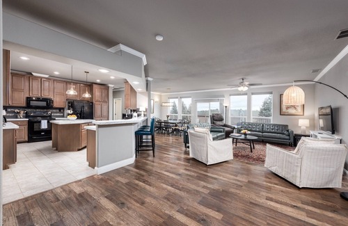 Victor Casa | Vineyard Vista Retreat | Close to Wineries, Lakes, & More! Sleeps 6, Hot Tub