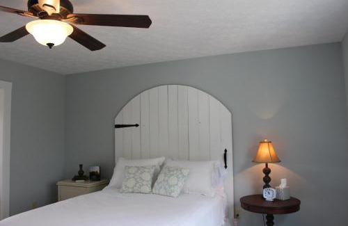 Geneva Cabina | Vineyard Woods