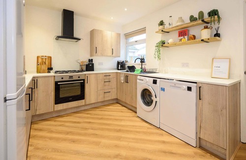 Gelligaer Casa | Vinmar Beautiful Bungalow in Pengam - Blackwood