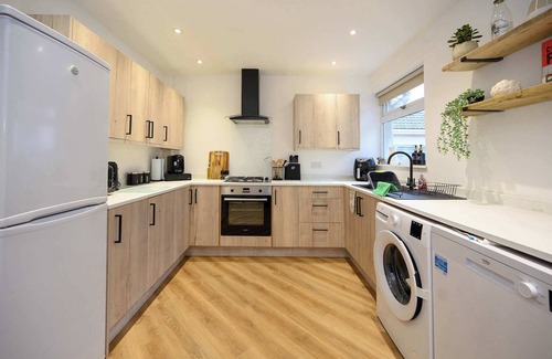 Gelligaer Casa | Vinmar Beautiful Bungalow in Pengam - Blackwood