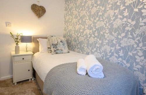 Gelligaer Casa | Vinmar Very Special Bungalow In Charming Area Of Wales By StayStaycations