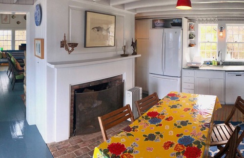 Chilmark Casa | 1920 Vintage Beach House W / Trayectoria y gloriosas vistas del atardecer Agua