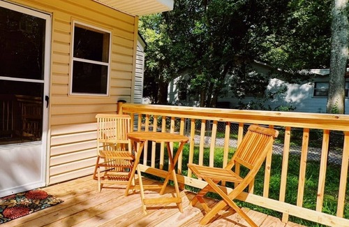 Pooler Casa | Vintage 1940 Cottage with Quaint Charm by RedAwning