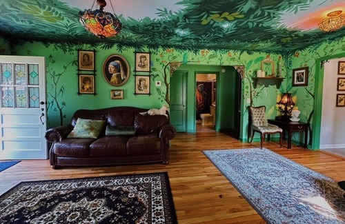 Pooler Casa | Vintage 1940 Cottage with Quaint Charm by RedAwning