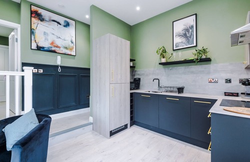 Offerton Apartamento | Vintage 2 bedroom apartment with free parking