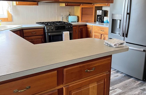 Perrysville Casa | Vintage 2 Bedroom Bungalow in Perrysville