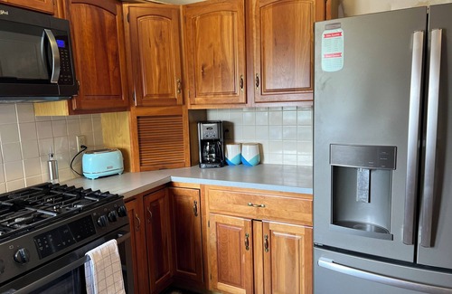 Perrysville Casa | Vintage 2 Bedroom Bungalow in Perrysville
