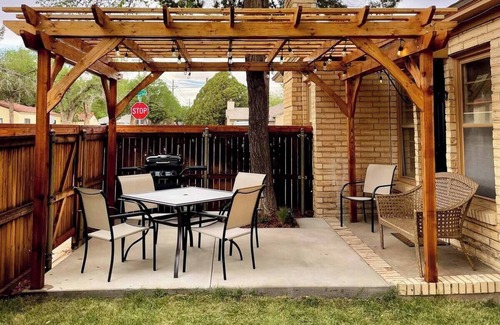 Tech Terrace Casa | Vintage 2-bedroom Gem located in Tech Terrace