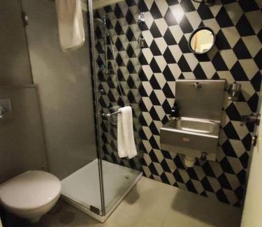 Beirut Apartamento | Vintage 2-BR Apt in Ashrafieh W 24 Power