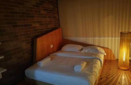 Beirut Apartamento | Vintage 2-BR Apt in Ashrafieh W 24 Power