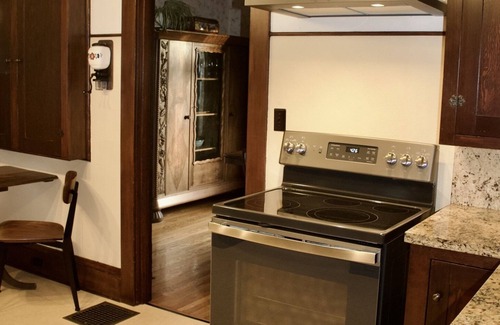 Woodstock Casa | Vintage 3BR/2BA home in desirable Woodstock neighborhood